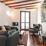 3 Bedroom Apartment Near Las Ramblas
