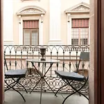 3 Bedroom Apartment Near Las Ramblas