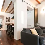 3 Bedroom Apartment Near Las Ramblas