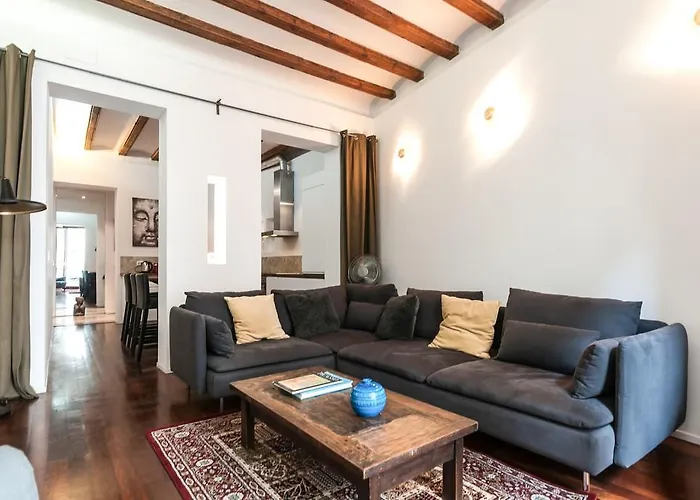 3 Bedroom Apartment Near Las Ramblas