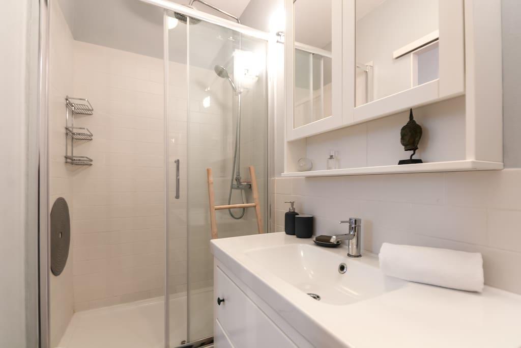3 Bedroom Near Las Ramblas Appartement Barcelone