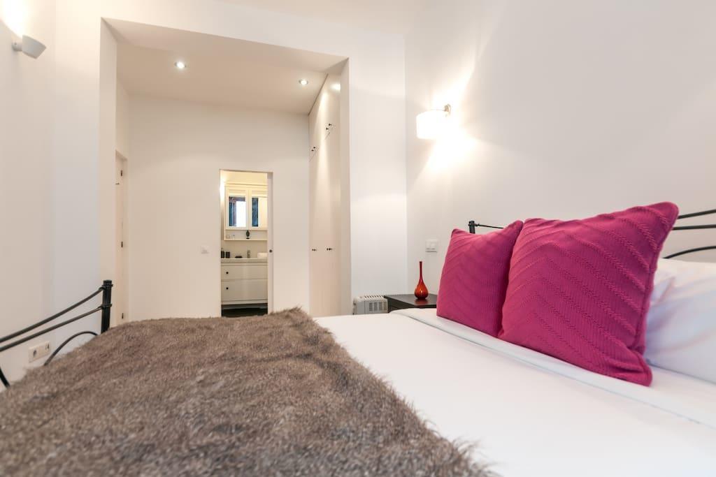 3 Bedroom Near Las Ramblas *