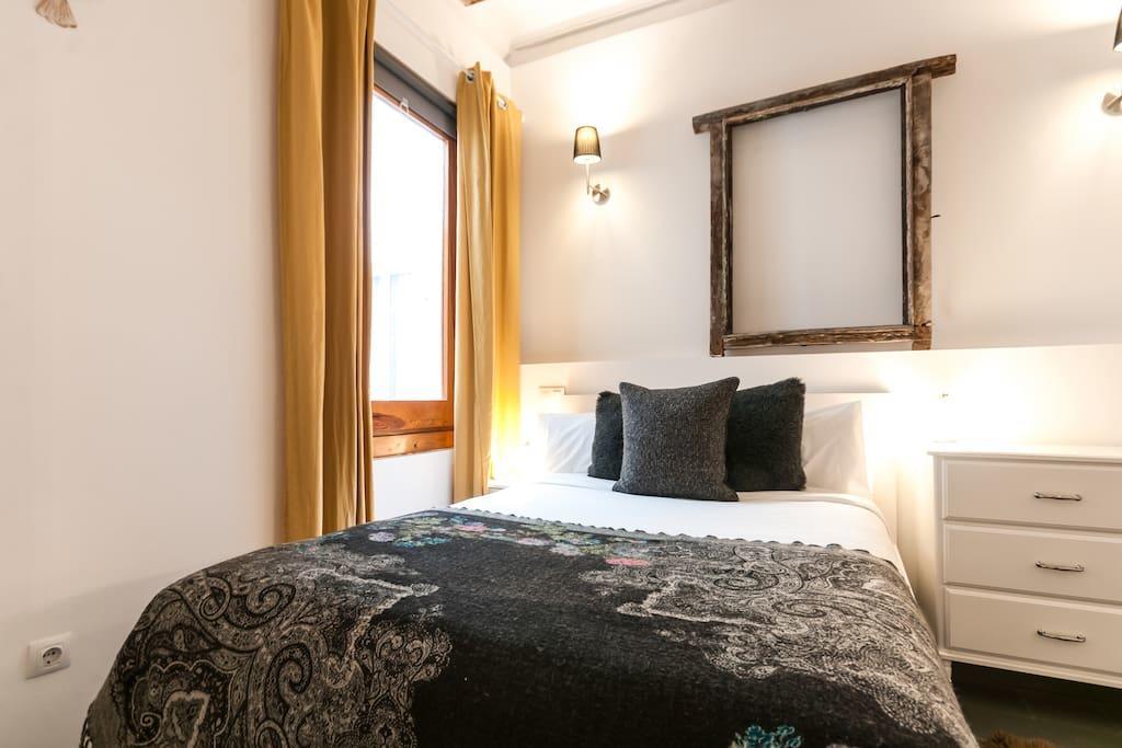3 Bedroom Near Las Ramblas