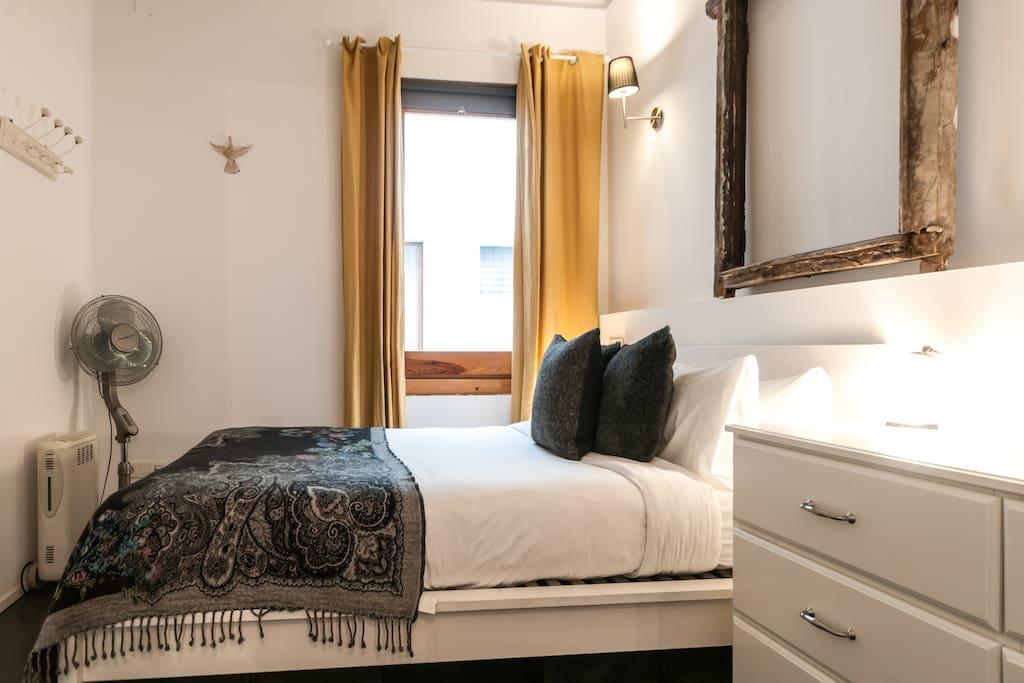 3 Bedroom Near Las Ramblas Appartement *