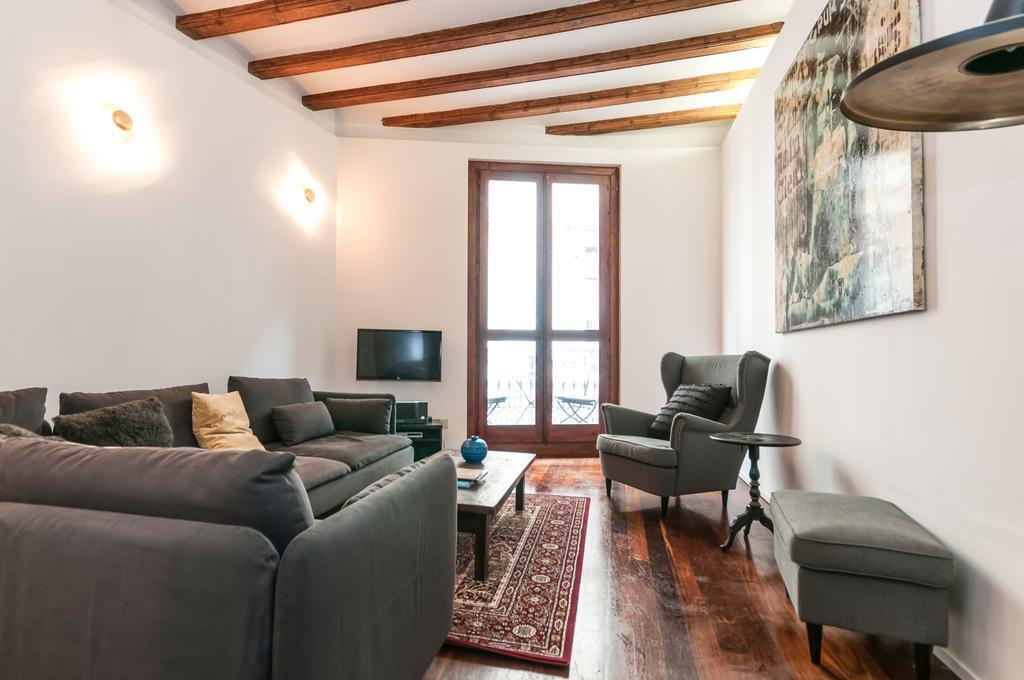 3 Bedroom Near Las Ramblas Appartement *