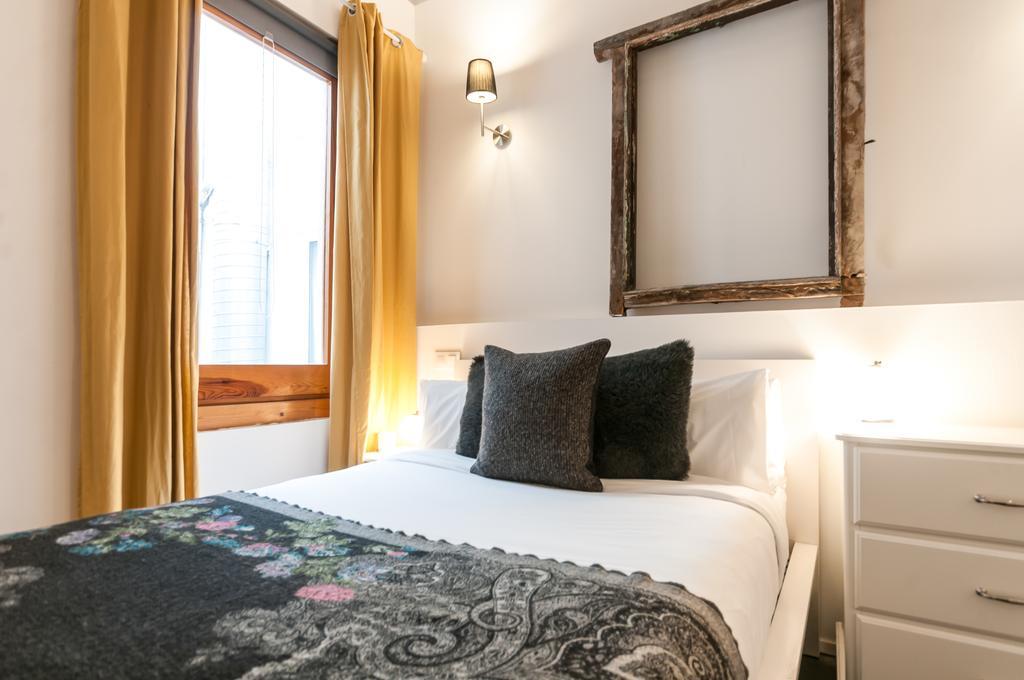 3 Bedroom Near Las Ramblas Barcelone
